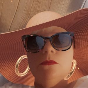 Meet your Posher, Sharon